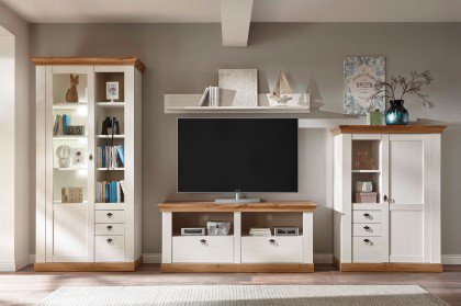Landhaus von Kollektion Letz - Wohnwand 8P PC H3 in weißer Pinie