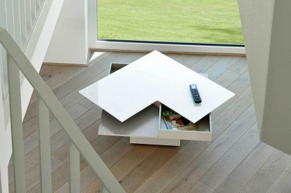 Giro-Living von Bacher - Couchtisch in Cremeweiß mit Glasplatte