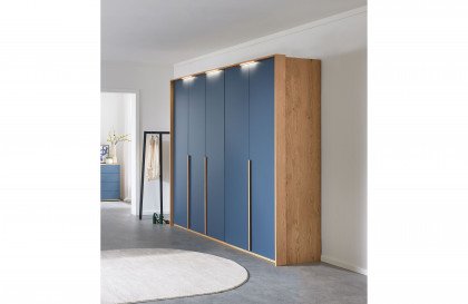Malin von Musterring - Drehtürenschrank Eiche Furnier - Lack lagune blau